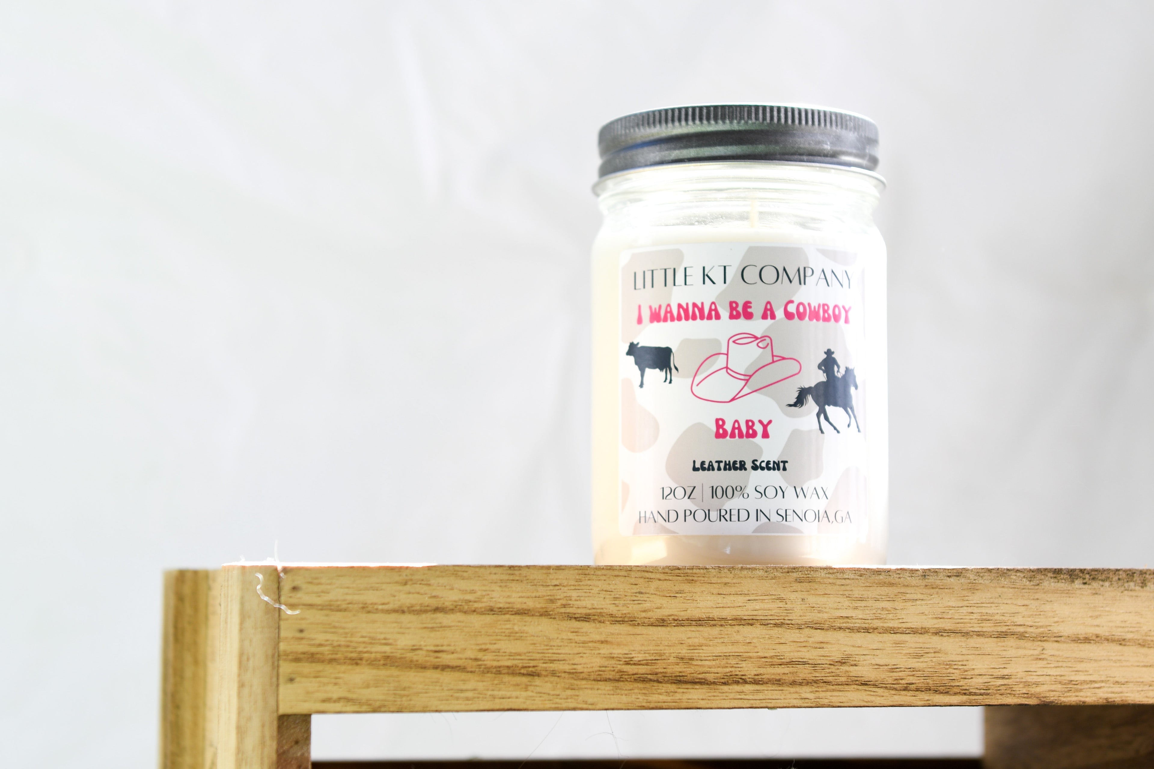 I Wanna Be a Cowboy, Baby – Bold Leather-Scented Candle