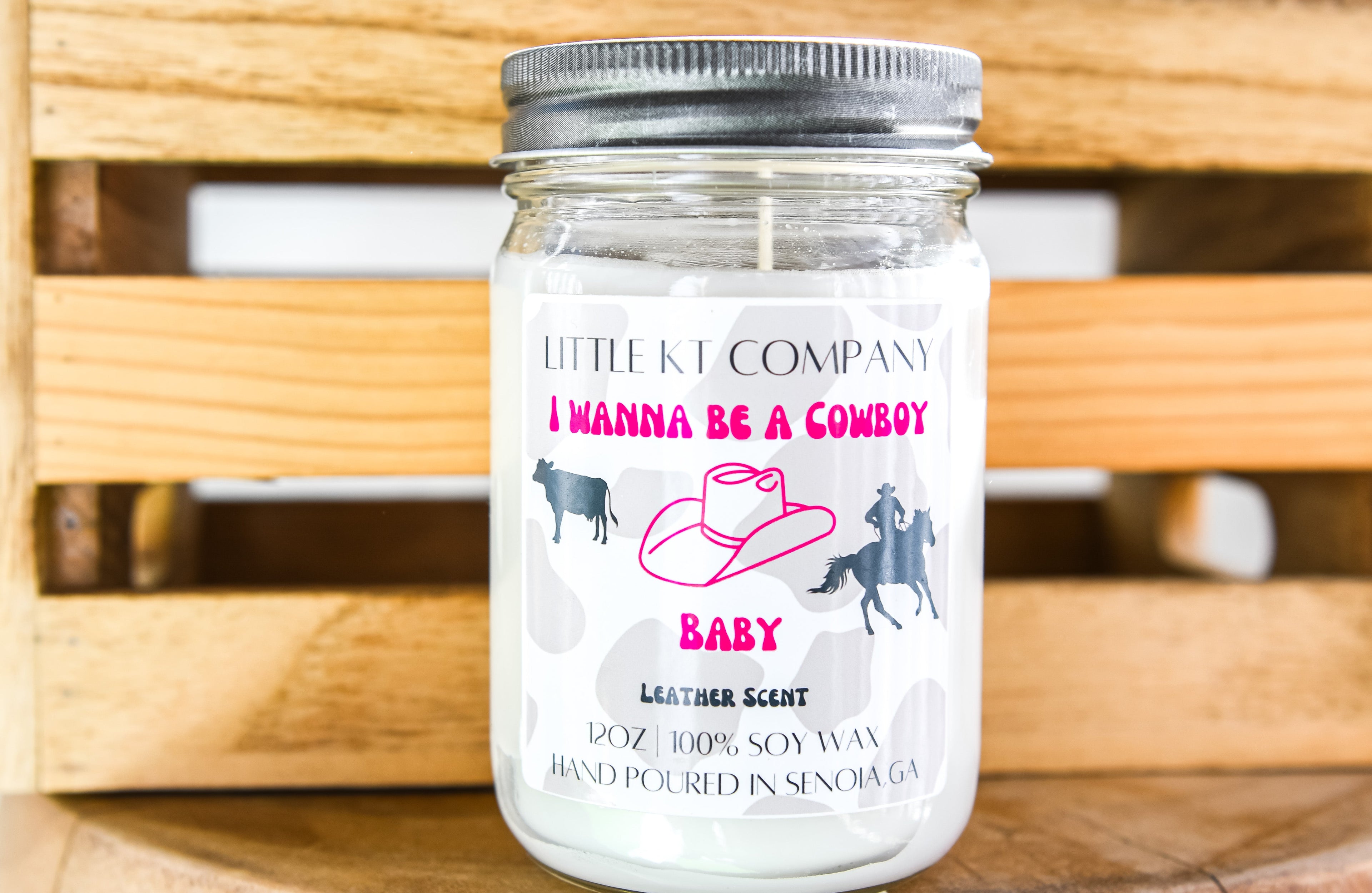 I Wanna Be a Cowboy, Baby – Bold Leather-Scented Candle